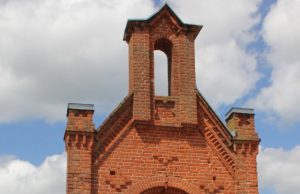 Pradėtos Rokiškio kalvarijų koplytėlių savininkų paieškos Po ilgos pertraukos šiemet gegužę rajono tikintieji rinkosi prie Rokiškio Kryžiaus kelio stacijų. D. Zibolienės nuotr.