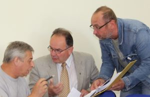 Tarybos narys V.Gaučys (iš kairės)
