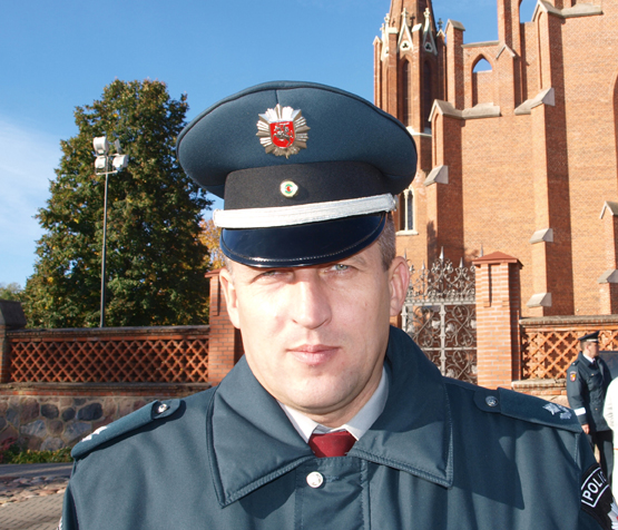 Rajono komisariato viršininko pavaduotojas Robertas Krasauskas. Rajono komisariato viršininko pavaduotojas Robertas Krasauskas.