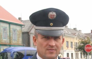 Policija linki moksleiviams saugaus kelio „Pakeliui į mokyklą nepamirškite atšvaitų“