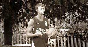 Krepšinis tebėra vienas mėgstamiausių Artūro užsiėmimų. A.Girgždžio asmeninio archyvo nuotr.