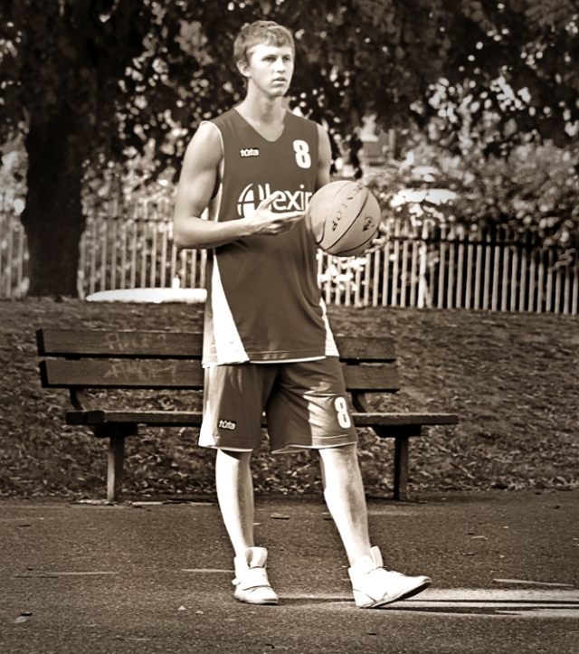 Krepšinis tebėra vienas mėgstamiausių Artūro užsiėmimų. A.Girgždžio asmeninio archyvo nuotr. Krepšinis tebėra vienas mėgstamiausių Artūro užsiėmimų. A.Girgždžio asmeninio archyvo nuotr.