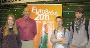 Kauno sporto halėje susipažino rokiškėnai Simona Osipovaitė (iš kairės)