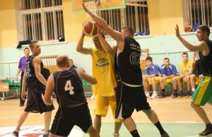 Šlapioje ir slidžioje Kūno kultūros ir sporto centro salėje krepšininkus saugojo tik Dievas Krauneda-KKSC žaidė pirmąsias Rytų Aukštaitijos krepšinio pirmenybių namų rungtynes su Anykščių "Jaros sauga". Ar rajono aistruoliai dar išvys mūsų komandą