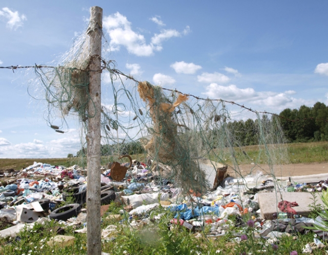 Ant tvorų plevėsuoja tinklai žuvims gaudyti