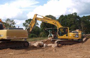 Kriaunų seniūnijos griuvenos virsta skalda keliams. L. Dūdaitės nuotr.