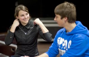 Neringai Sukauskaitei ir Mantui Meškuočiui  „Pokeryje“ teko pagrindiniai -  Vikos ir Dariaus - vaidmenys.