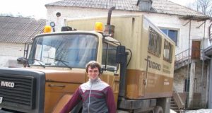 Geologas Gediminas Krištopaitis vos 3-4 kartus per metus darbo reikalais grįžta į gimtinę ir kur kas dažniau atvažiuoja aplankyti Kavoliškyje gyvenančių tėvų. N.Byčkovskio nuotr.