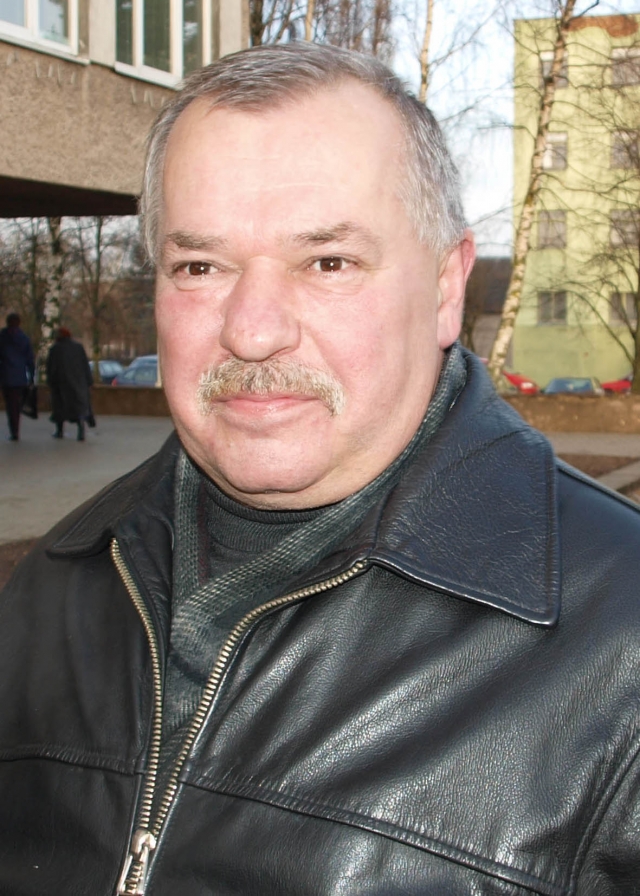 Augutis Kriukelis primena: susiruošei į ledo aikštelę – pasiimk savo pačiūžas ir įsidėk piniginę. Redakcijos archyvo nuotr. Augutis Kriukelis primena: susiruošei į ledo aikštelę – pasiimk savo pačiūžas ir įsidėk piniginę. Redakcijos archyvo nuotr.