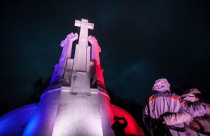 Vilnius prisijungė prie pasaulinės solidarumo su Prancūzija akcijos. Sauliaus Žiūros (Vilniaus miesto savivaldybė) nuotr.