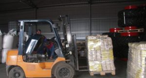 Rugsėjo mėnesį rajono vargstantiesiems išdalinta 50 t maisto produktų. L.Dūdaitės nuotr.