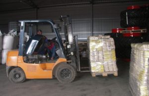 Rugsėjo mėnesį rajono vargstantiesiems išdalinta 50 t maisto produktų. L.Dūdaitės nuotr.