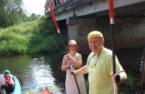 Premjeras Andrius Kubilius ir jo žmona Rasa - aktyvaus poilsio mėgėjai: baigę dviračių žygį jie penkias dienas  plauks baidarėmis. D.Zibolienės nuotr.