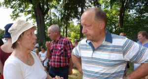 Premjeras Andrius Kubilius pandėlietei Nijolei Liugailienei papasakojo apie Europos Sąjungos veiklą.