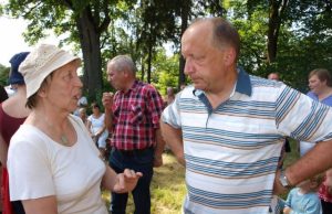 Premjeras Andrius Kubilius baidarę nuleido į Vyžuonos vandenis Premjeras Andrius Kubilius pandėlietei Nijolei Liugailienei papasakojo apie Europos Sąjungos veiklą.