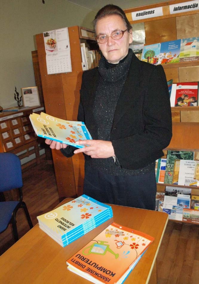 Žiobiškietė Liucija Kirstukienė pati sugebėjo sukurti kaimo internetinę svetainę. D.Zibolienės nuotr.