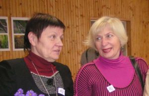 Moterų klubo narės Zinaida Kurpienė ir Danguolė Peciukonytė dažnai organizuoja labdaros akcijas. D.Zibolienės nuotr.