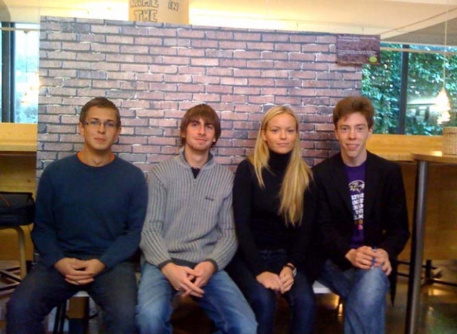 Liudvikas (dešinėje) su bendramoksliais.