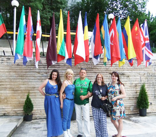 Bulgarijoje Eugenija Gnedova (iš kairės)