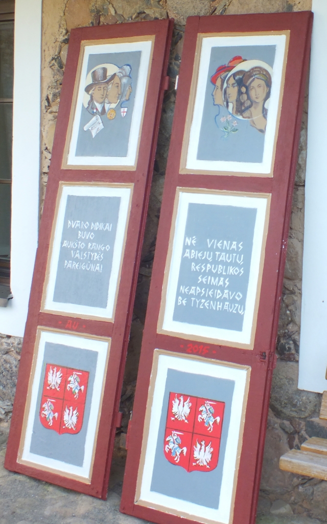 Viena iš plenero dalyvių nutapytų langinių. R. Milaknienės nuotr.