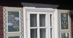 Mūsų miesto puošmena - langinės. D.Zibolienės nuotr.