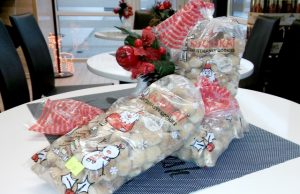 Ant stalo – naminiai kūčiukai Ant stalo – naminiai kūčiukai