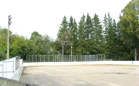 Rokiškėnai ledo ritulininkai svarsto galimybę dirbtinio ledo aikštelę įrengti Kūno kultūros ir sporto centro čiuožykloje. N.Byčkovskio nuotr.