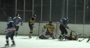 Rajono Ledo ritulio klubo ir „KKSC-Spartos“ komandų rungtynių akimirka. N.Byčkovskio nuotr.