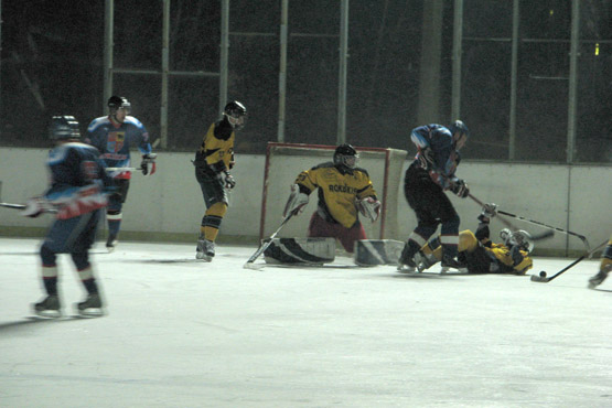 Rajono Ledo ritulio klubo ir „KKSC-Spartos“ komandų rungtynių akimirka. N.Byčkovskio nuotr. Rajono Ledo ritulio klubo ir „KKSC-Spartos“ komandų rungtynių akimirka. N.Byčkovskio nuotr.