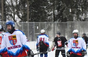 Naująją aikštelę išbandė Rokiškio ledo ritulio klubo ir "Hockey Punks" komandos. J.Urbonienės nuotr.