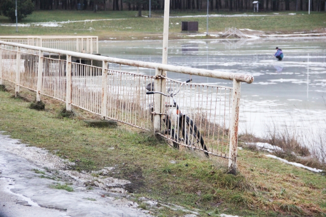 Netvirtas ledas pavojungas  poledinės žvejybos mėgėjams. N.Byčkovskio nuotr.