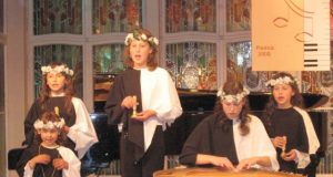 Viktorija (priekyje) su sesėmis Kaune. Asmeninio archyvo nuotr.