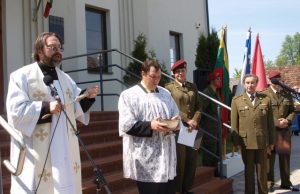 Muziejų pašventino Obelių klebonas Laimonas Nedveckas. L. Dūdaitės nuotr.