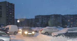 Prekybos centro "Norfa" kieme automobilius stato Vilties gatvės daugiabučių gyventojai.