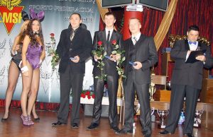 Apdovanojimais džiaugėsi Lietuvos motokroso čempionato „ATV Open“ klasės prizininkai: nugalėtojas Imantas Tamuliūnas (iš kairės)