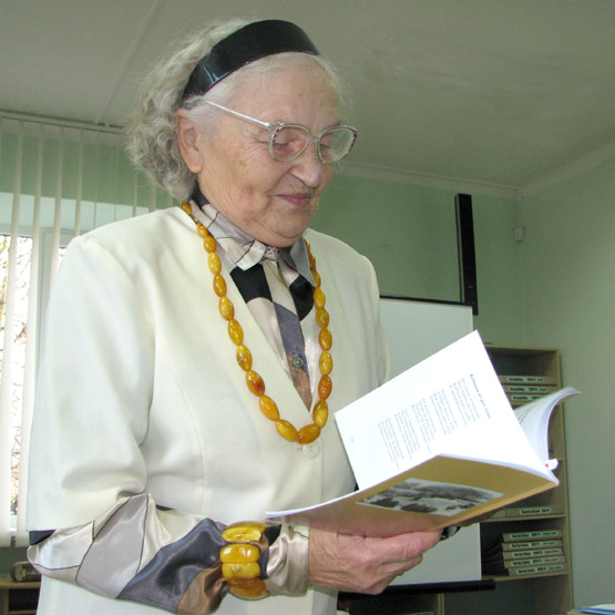 Kraštietė Stasė Malakauskaitė-Lindienė skaitė savo eiles.