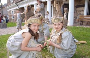 Vietų darželiuose užteks „Linelio“ lopšelio-darželio auklėtiniai miesto šventėse rodo