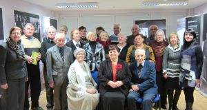 Rajono literatų klubo „Vaivorykštė“ nariai.