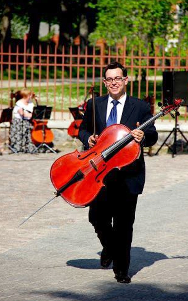 Nors jau seniai baigė muzikos mokyklą Nors jau seniai baigė muzikos mokyklą