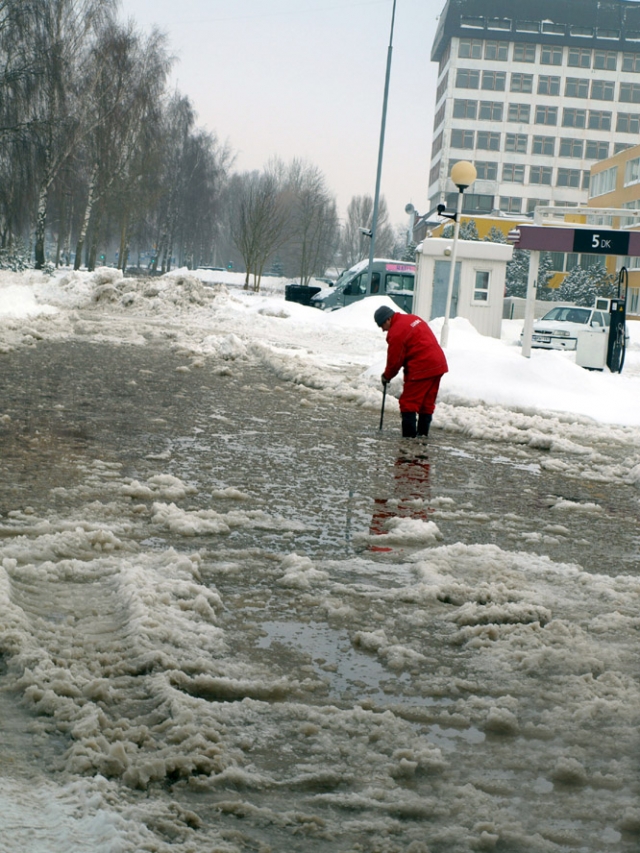 Užvakar „Lukoil Baltija“ degalinėje trūko vandentiekio trasa