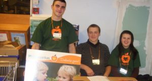 Savanoriai Justinas Dranevičius (iš kairės)