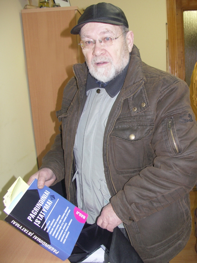 Rokiškio dujų vartotojų teisių gynimo iniciatyvinės  grupės vadovas Eugenijus Majauskas mano