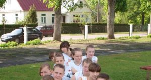 Kūno kultūros ir sporto centro mergaičių komanda sėkmingai debiutavo šalies čempionate „Pirmasis iššūkis“. L.Dūdaitės nuotr.