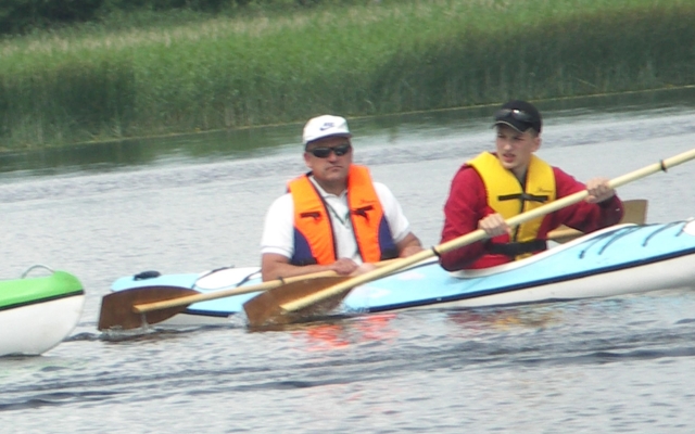 E.Mališauskas (kairėje) vasarą neapsieina be baidarių. E.Mališausko archyvo nuotr. E.Mališauskas (kairėje) vasarą neapsieina be baidarių. E.Mališausko archyvo nuotr.