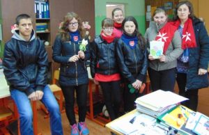 Kriaunų Jaunieji maltiečiai susirinkę prieš didžiąsias šventes