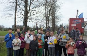 Estenfeldo maltiečiai Rokiškio žmonėms vežioja paramą Estenfeldo maltiečiai viešėjo Kriaunose