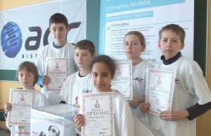 Tarp finalinių “Matmintinio” 4-6 klasių grupės nugalėtojų yra trys rokiškėnai: antrą vietą užėmė kamajiškė S.Macijauskaitė (antra iš dešinės)