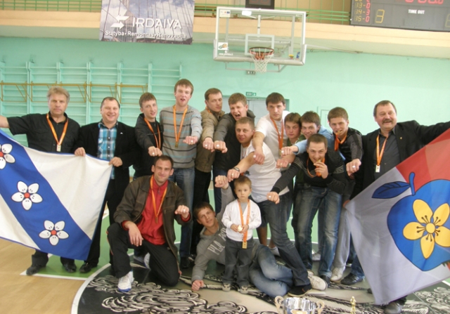 Obelių komandos krepšininkai.