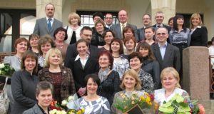 Medicinos darbuotojų dienos proga buvo apdovanotos: V.Daščioraitė (priekyje iš kairės)
