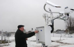 Meteorologas B.Medinis: „Po dešimtmečio Lietuvoje augs bananai…” Meteorologas Bronius Medinis rodė gausybę įvairios įrangos